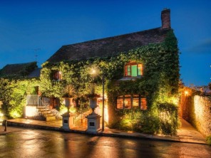 Unique & Quirky Themed Country Hotel in Oxfordshire